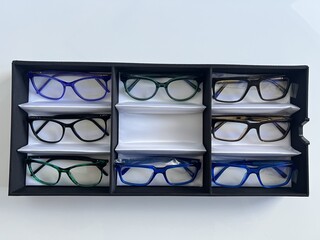8x Optische monturen, Tom Davies, in luxe opbergdoos/displaytray